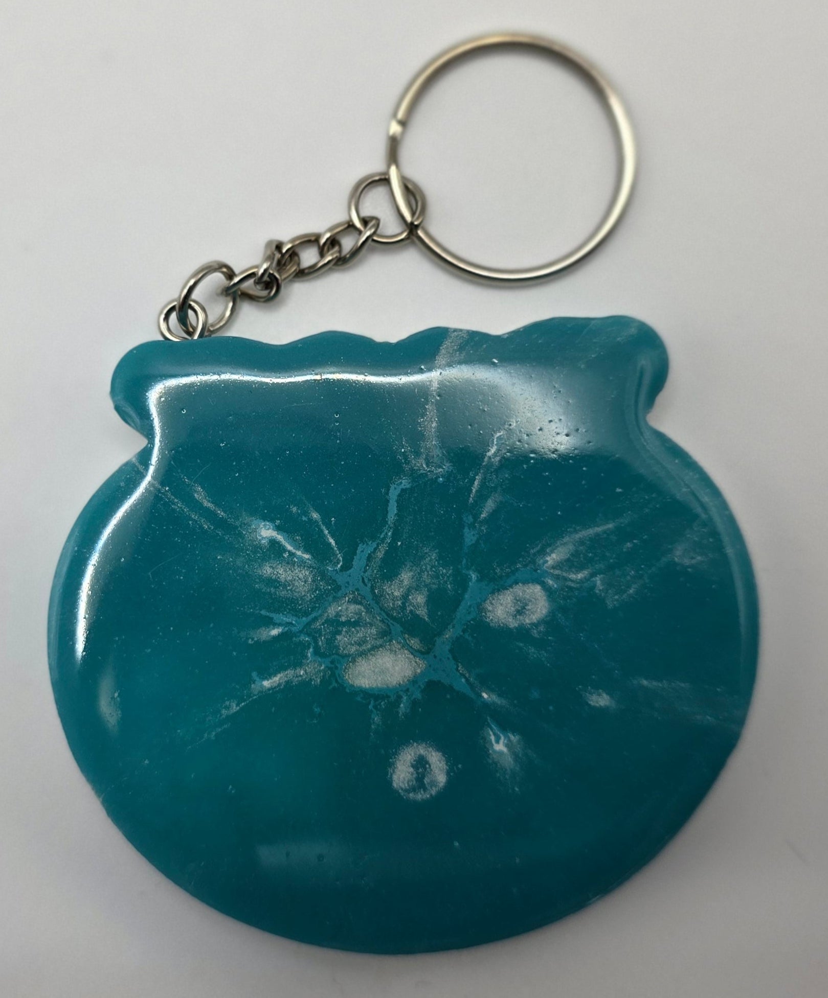 Blue fish bowl shaker puzzle keychain back