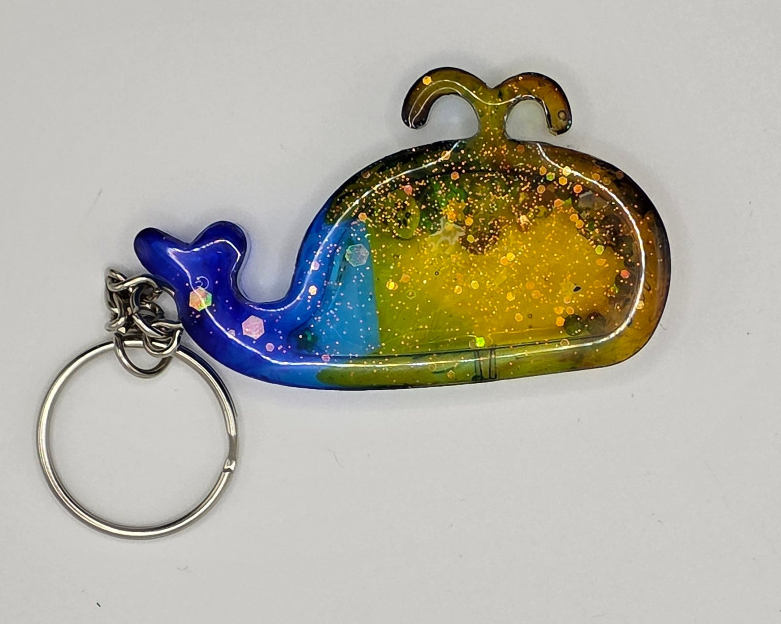 Whale_keychain blue yellow back